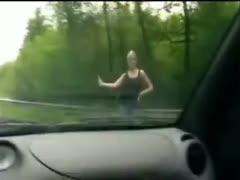 Junge blonde Anhalterin im Auto abgefickt Junge blonde Anhalterin im Auto abgefickt
